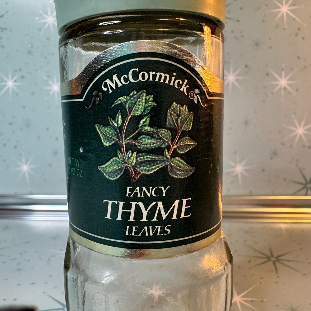 Vintage McCormick Thyme Leaves Jar Green Label Glass Spice Bottle Cottage Retro - Picture 7 of 8
